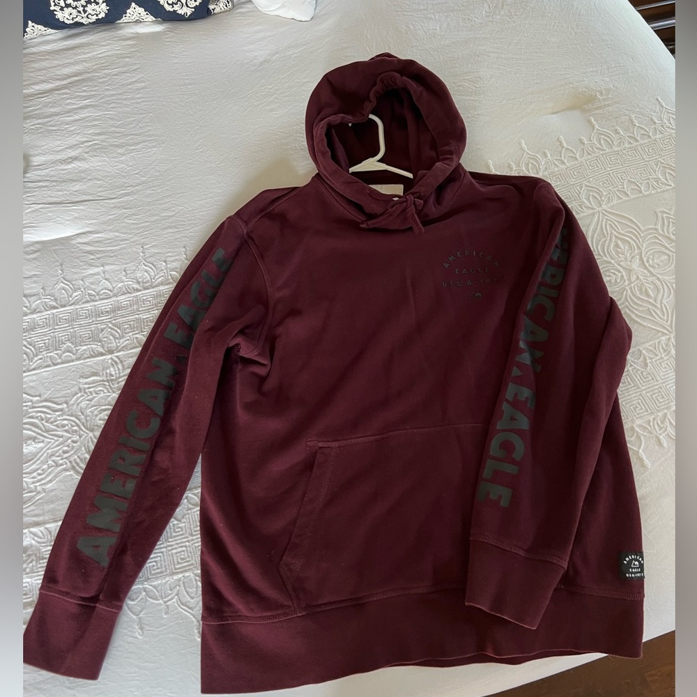 Men’s American Eagle burgundy colored hooded sweatshirt. Size Large.